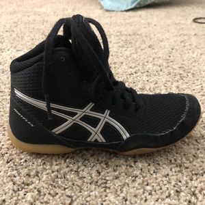 Wrestling shoes